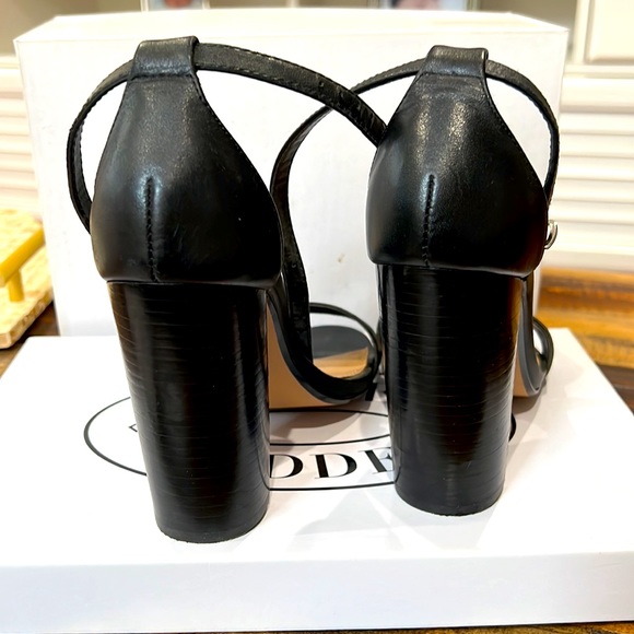 STEVE MADDEN LEATHER SANDALS SIZE 7 - Picture 3 of 4
